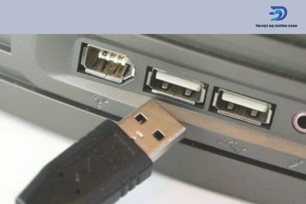 Dây kết nối USB của bàn phím với bo mạch chủ