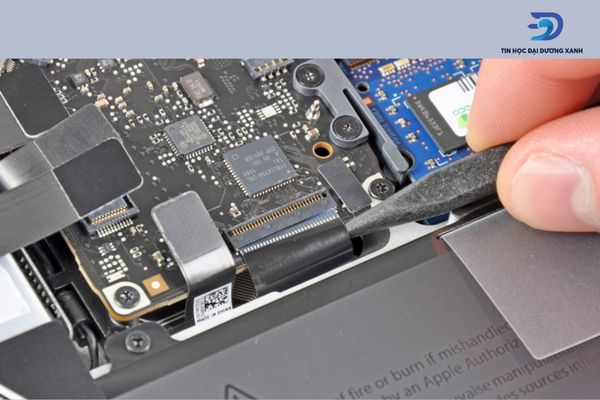 Hướng dẫn thay thế bàn phím MacBook tại nhà chuẩn kỹ thuật