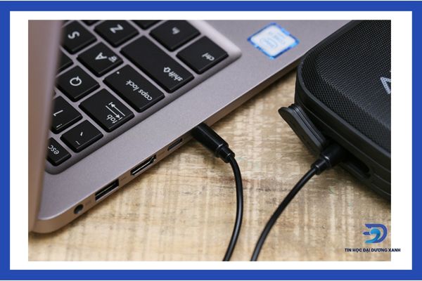 Kiểm tra các kết nối ngoại vi với laptop