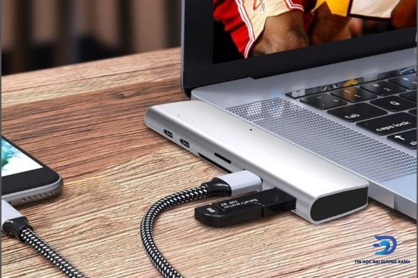 Kiểm tra cáp kết nối USB với bo mạch Macbook