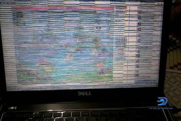Nguyên nhân dẫn đến màn hình laptop bị sọc là gì?