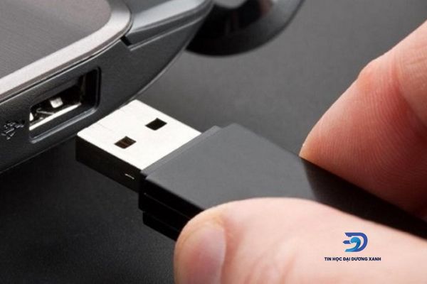 Reboot lại máy bằng USB