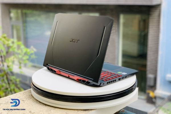 Thiết kế và hình dáng của laptop Acer Nitro 5 Gaming AN515 45 R3SM R5