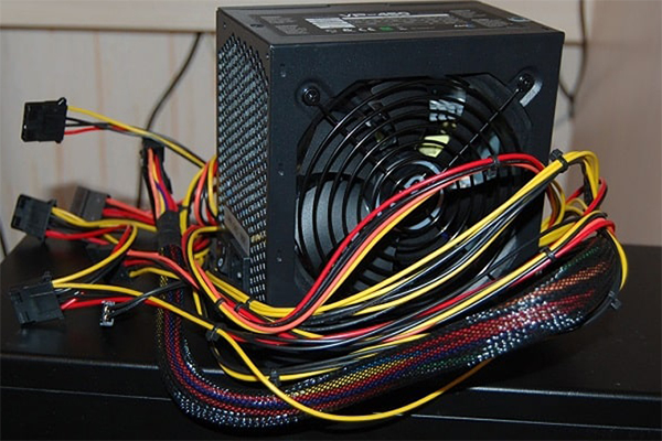 Các kết nối đầu ra của bộ nguồn máy tính PSU