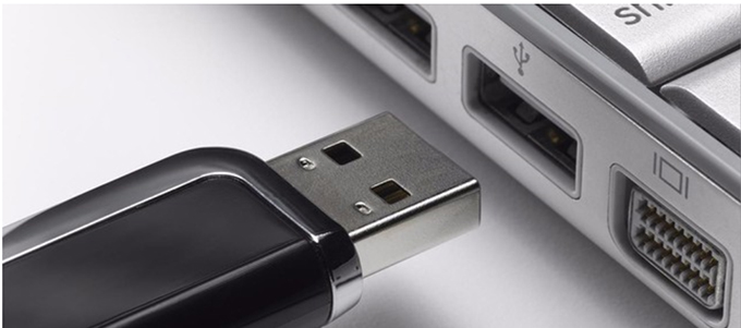 Cắm đầu cổng USB của thiết bị này vào đầu USB của máy chiếu